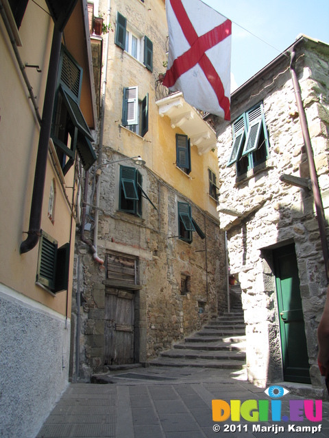 SX19660 Street in Corniglia, Cinque Terre, Italy